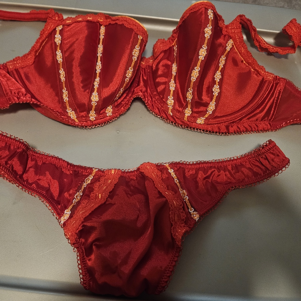 Jezebel Vibrant Red Lace Bra Set